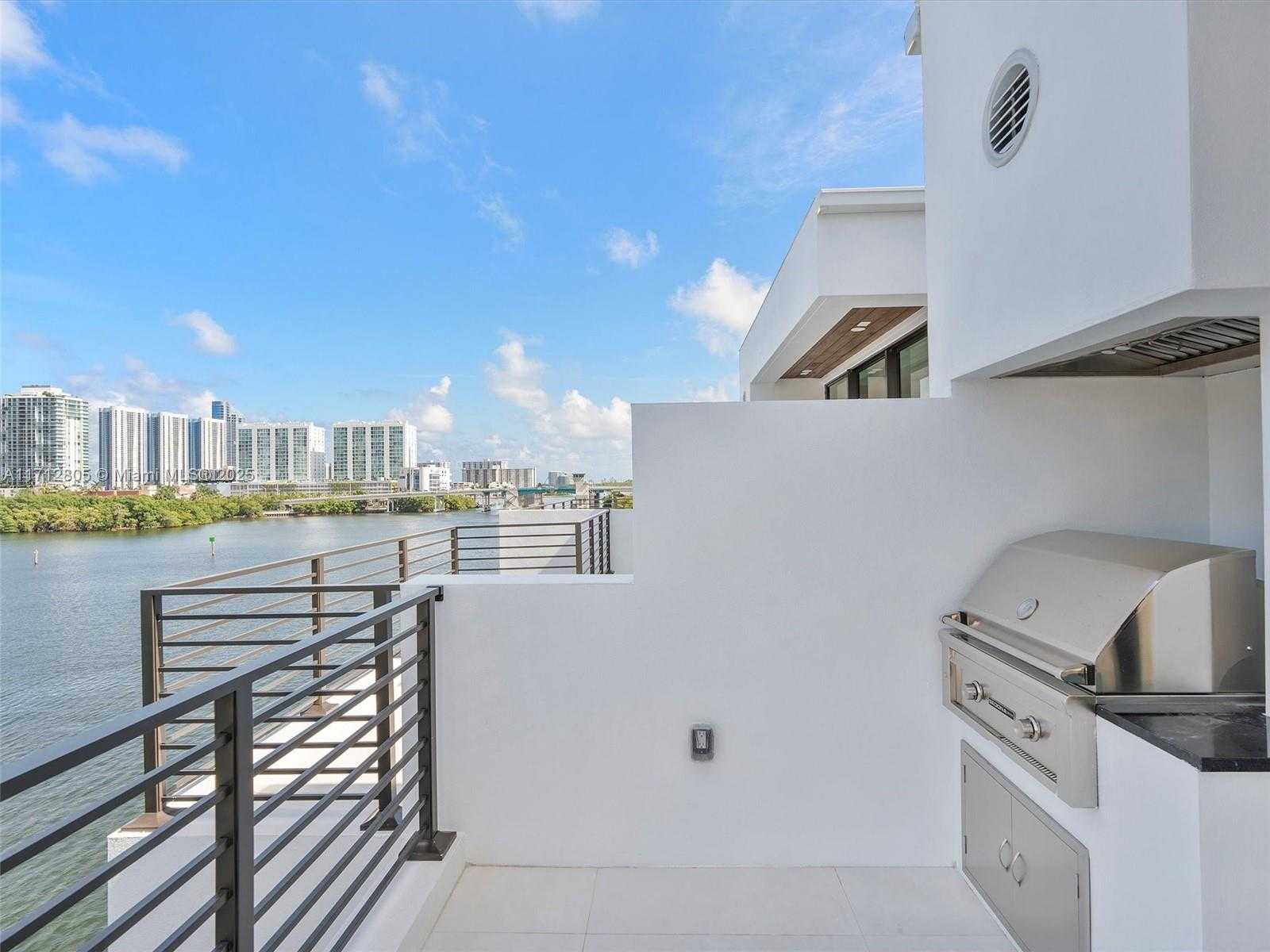 Small Image of 4014 NORTH EAST 167 ST, North Miami Beach Number 24