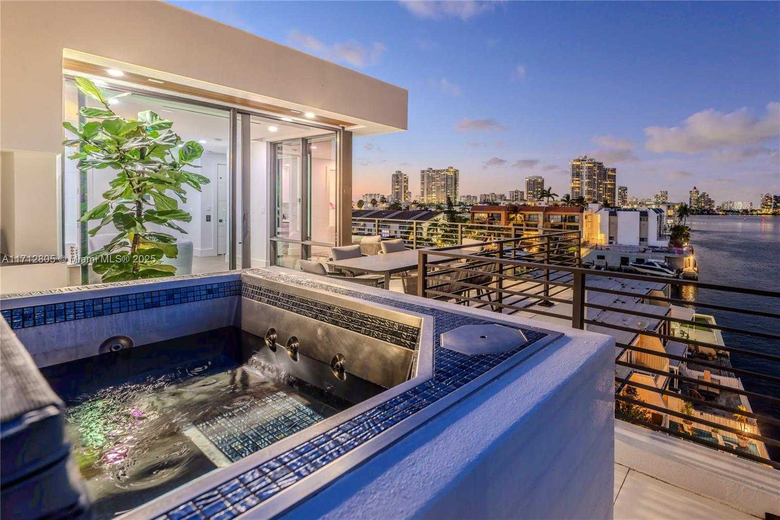 Small Image of 4014 NORTH EAST 167 ST, North Miami Beach Number 25