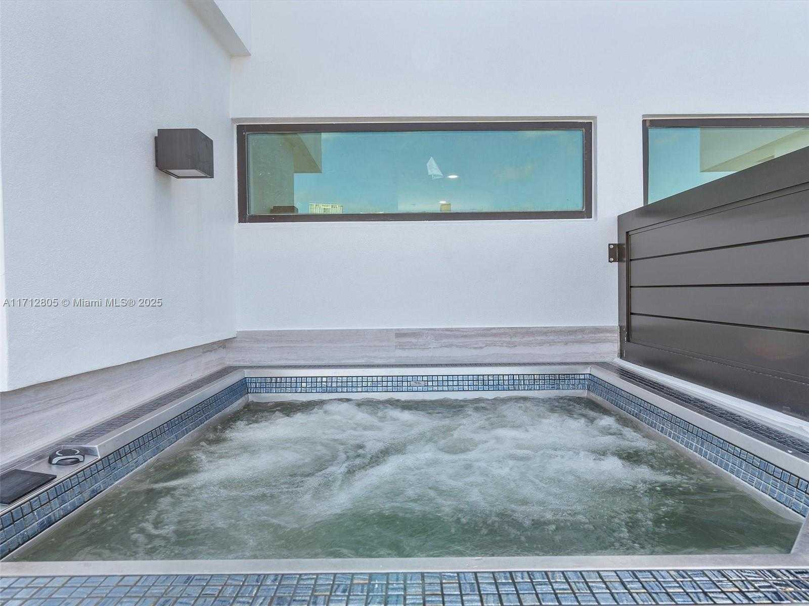 Small Image of 4014 NORTH EAST 167 ST, North Miami Beach Number 26