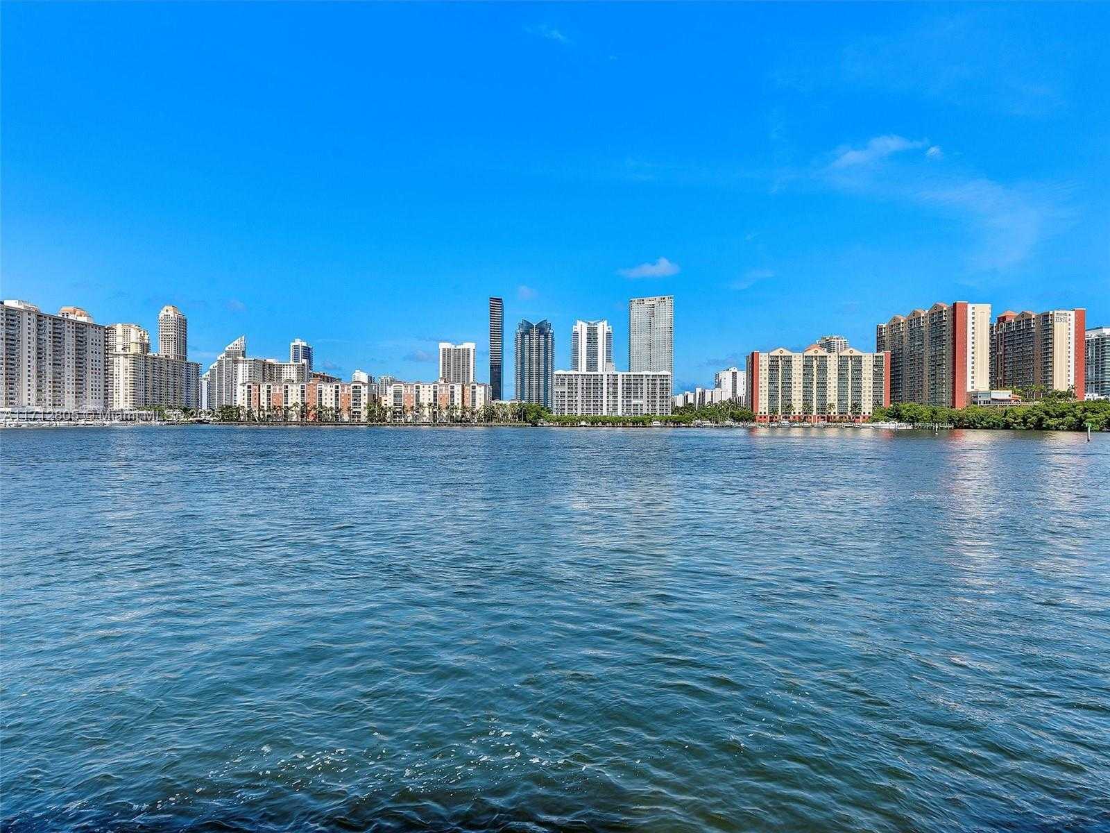 Small Image of 4014 NORTH EAST 167 ST, North Miami Beach Number 27