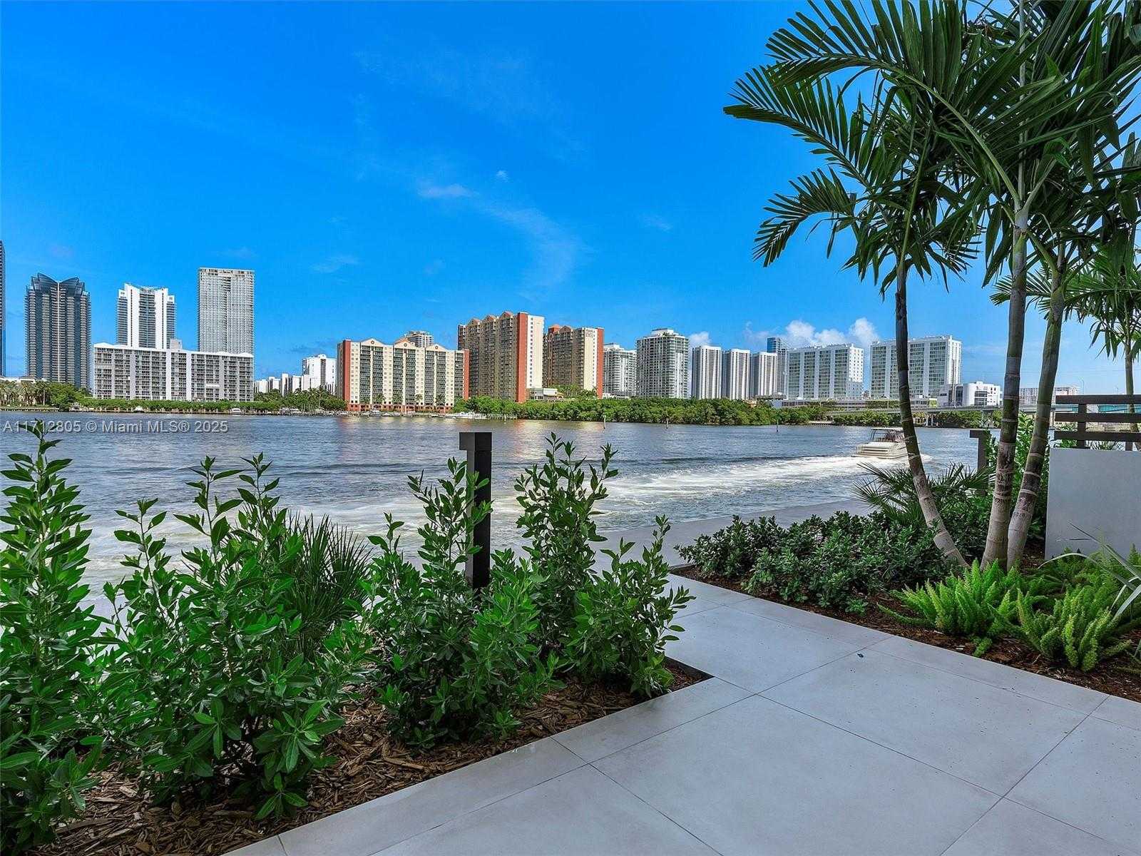 Small Image of 4014 NORTH EAST 167 ST, North Miami Beach Number 3
