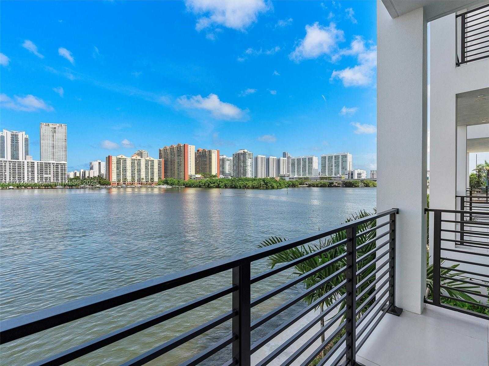 Small Image of 4014 NORTH EAST 167 ST, North Miami Beach Number 31