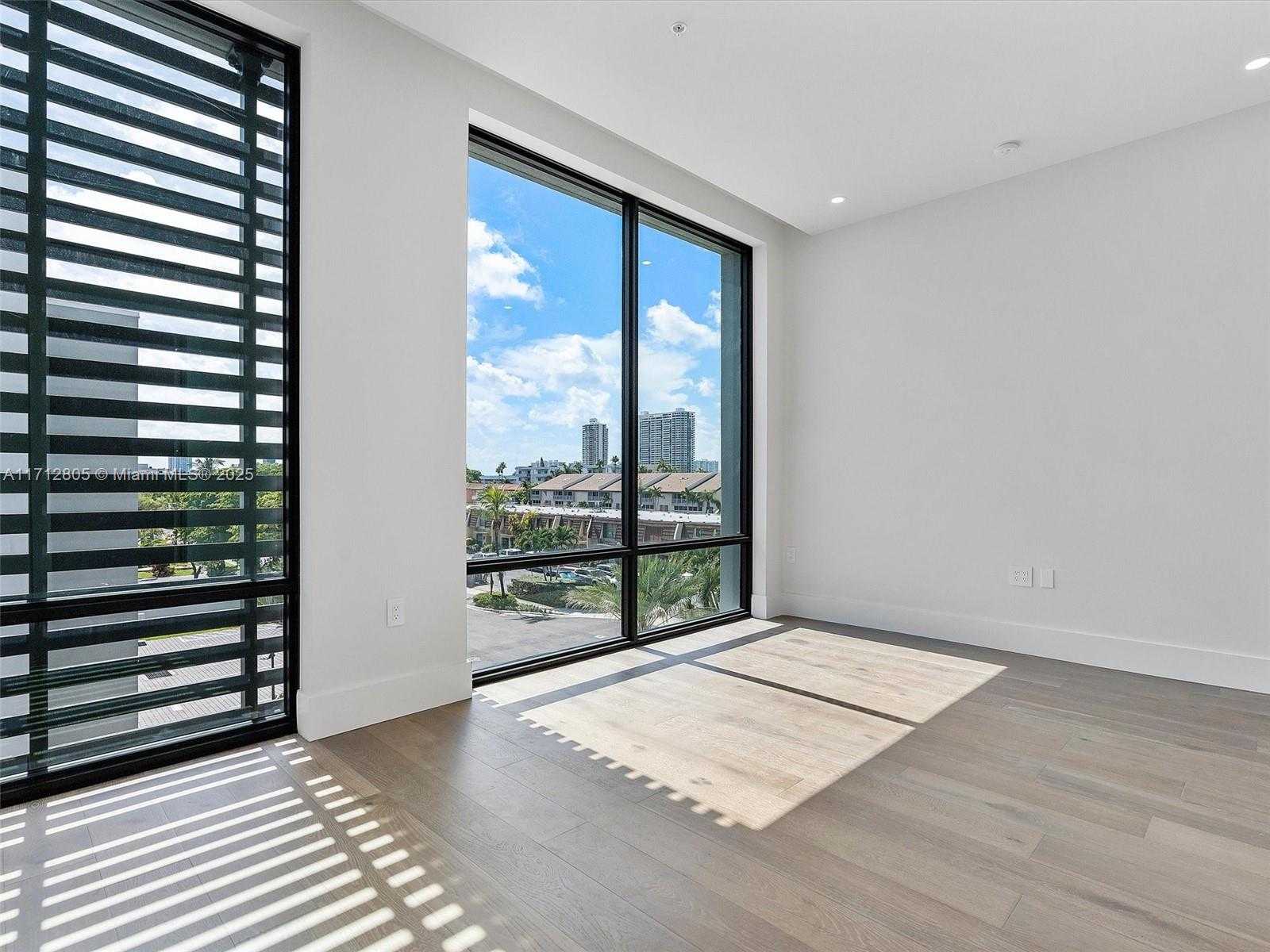 Small Image of 4014 NORTH EAST 167 ST, North Miami Beach Number 33