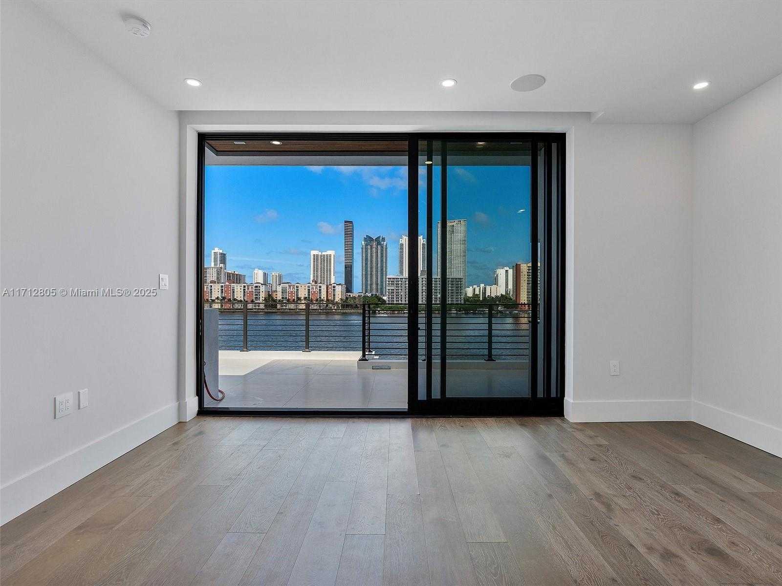 Small Image of 4014 NORTH EAST 167 ST, North Miami Beach Number 34