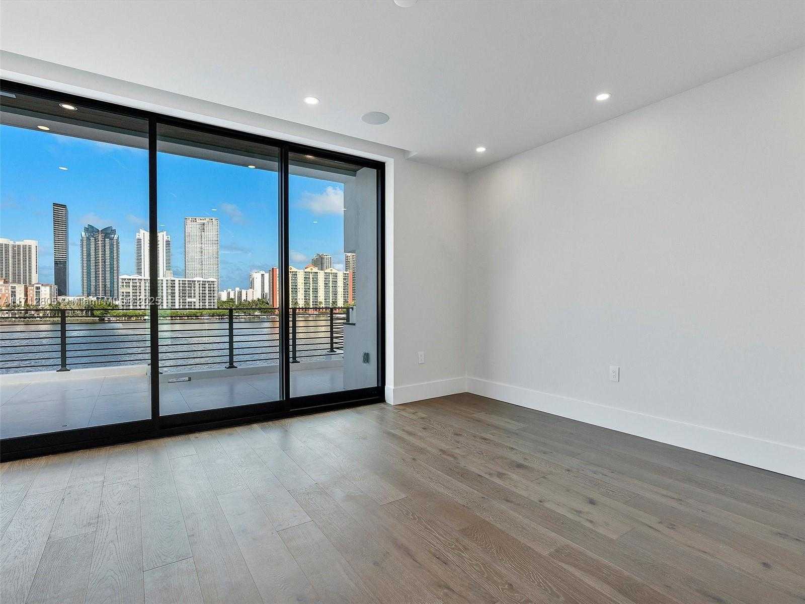 Small Image of 4014 NORTH EAST 167 ST, North Miami Beach Number 35