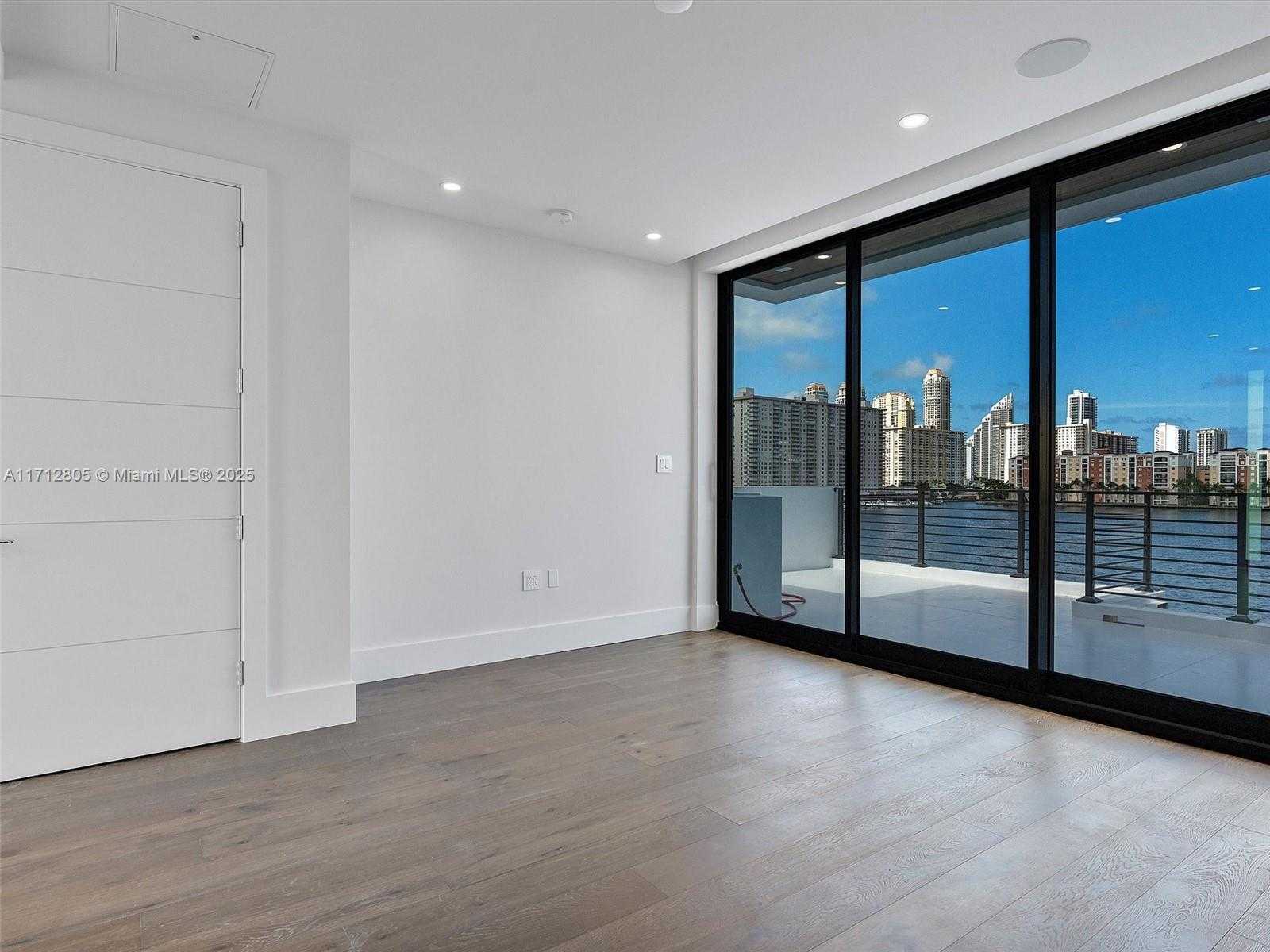Small Image of 4014 NORTH EAST 167 ST, North Miami Beach Number 36