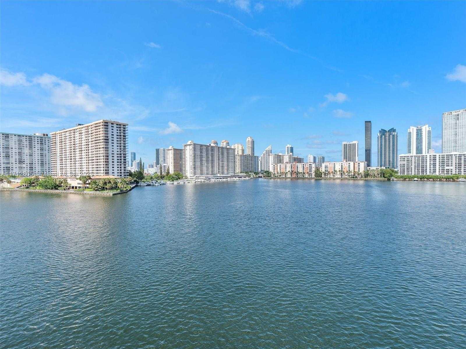 Small Image of 4014 NORTH EAST 167 ST, North Miami Beach Number 39