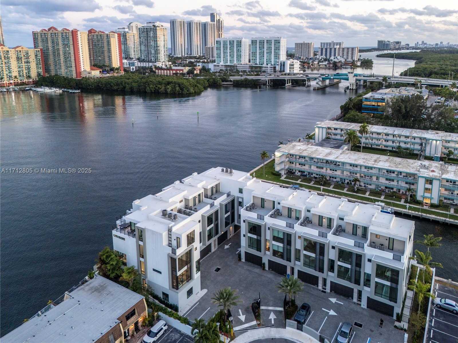 Small Image of 4014 NORTH EAST 167 ST, North Miami Beach Number 40