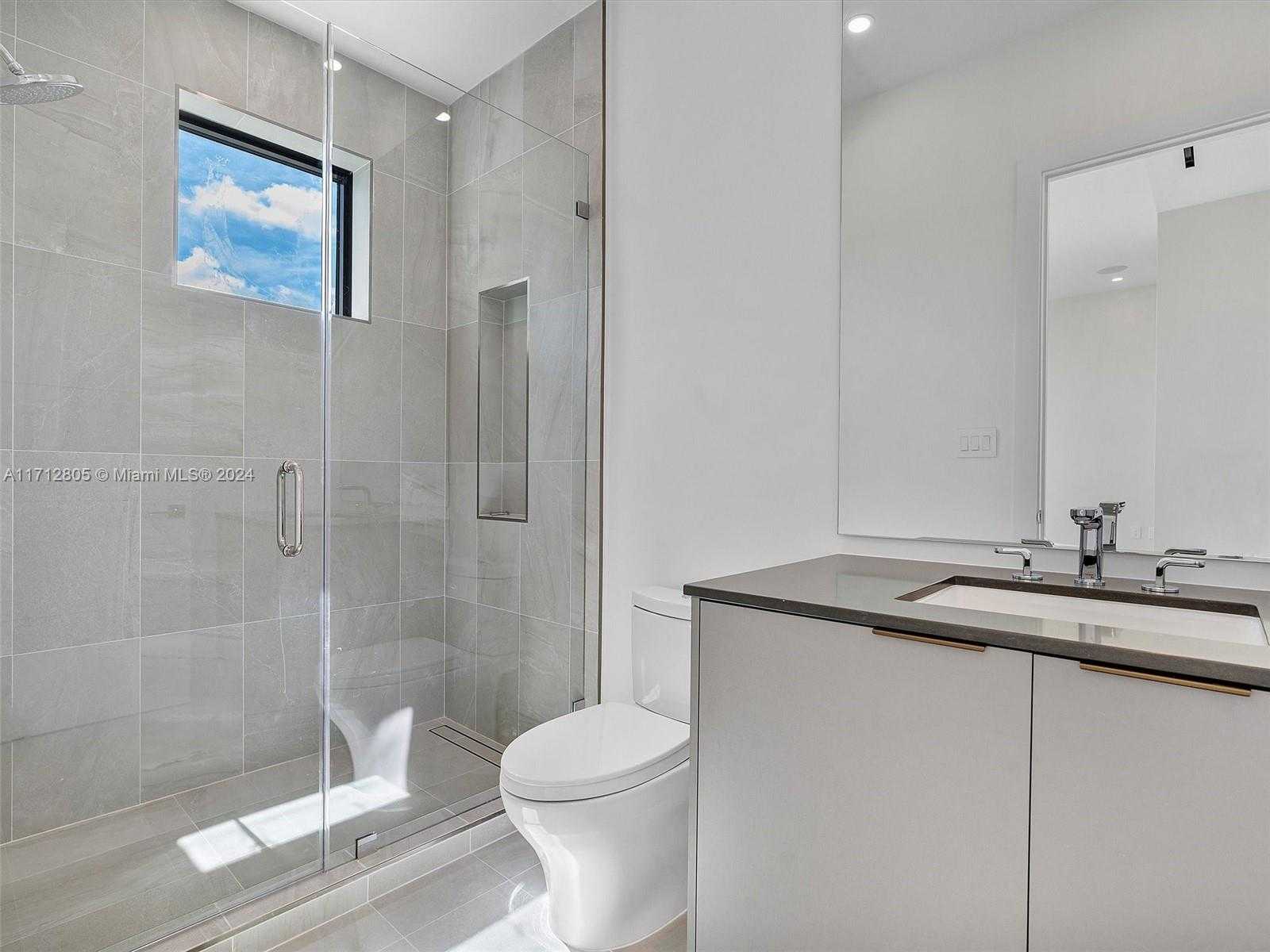 Small Image of 4014 NORTH EAST 167 ST, North Miami Beach Number 43