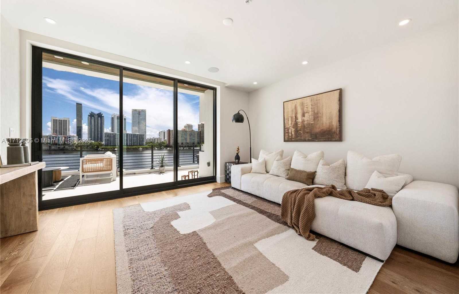 Small Image of 4014 NORTH EAST 167 ST, North Miami Beach Number 48