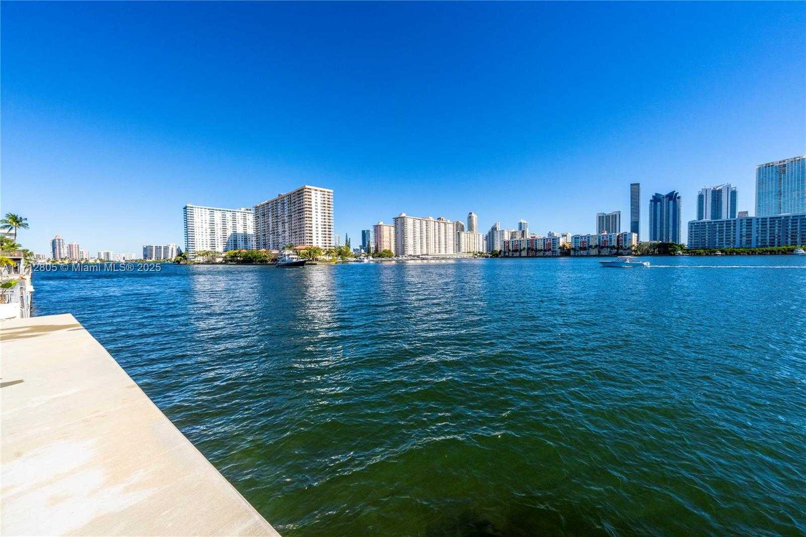 Small Image of 4014 NORTH EAST 167 ST, North Miami Beach Number 5