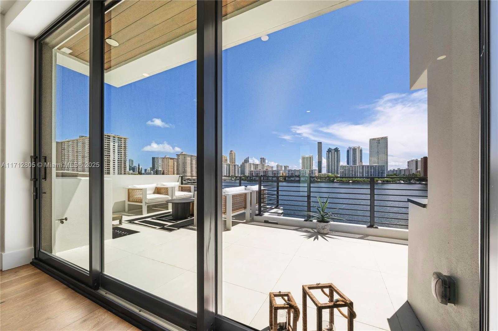Small Image of 4014 NORTH EAST 167 ST, North Miami Beach Number 50