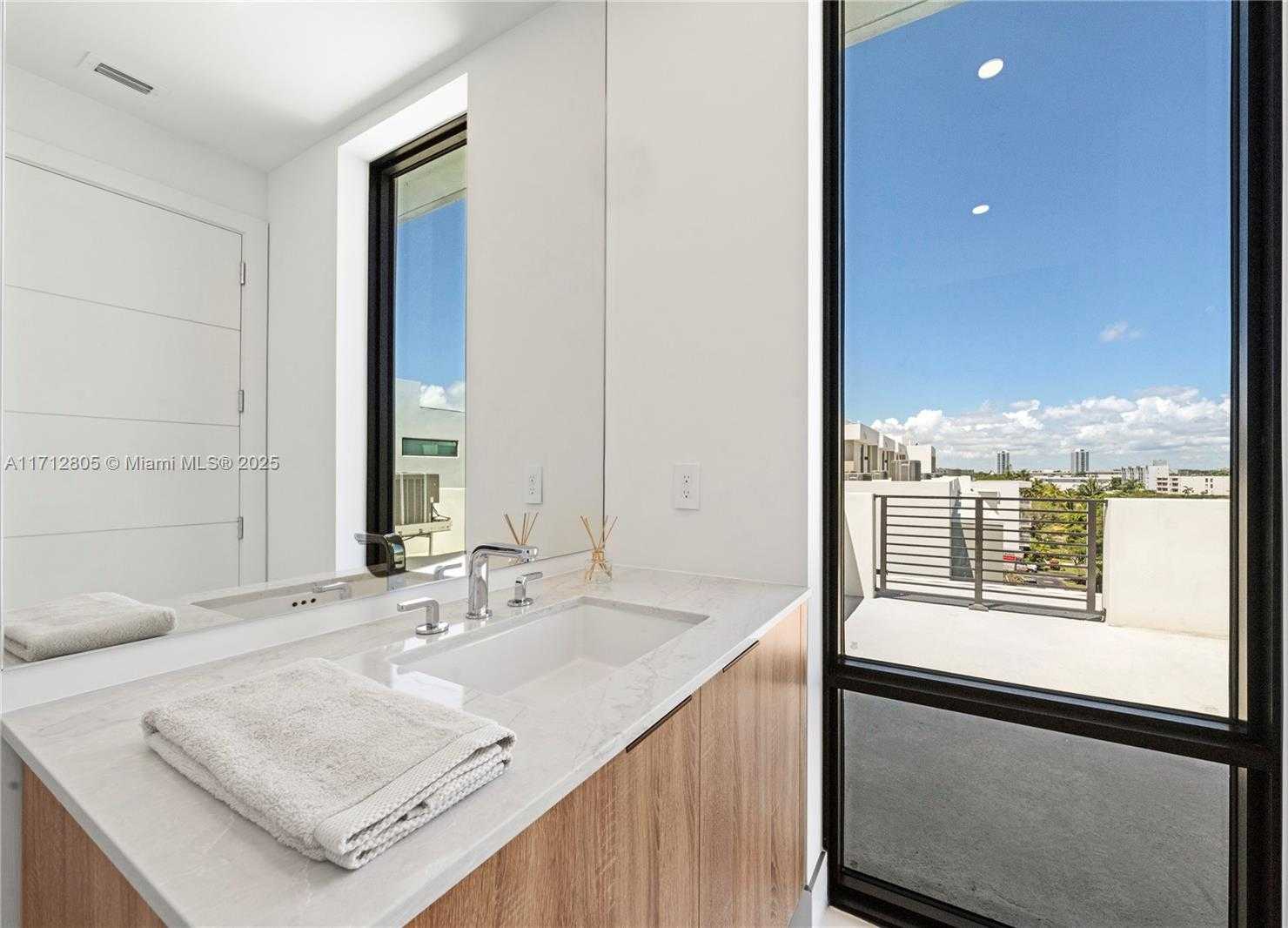 Small Image of 4014 NORTH EAST 167 ST, North Miami Beach Number 52