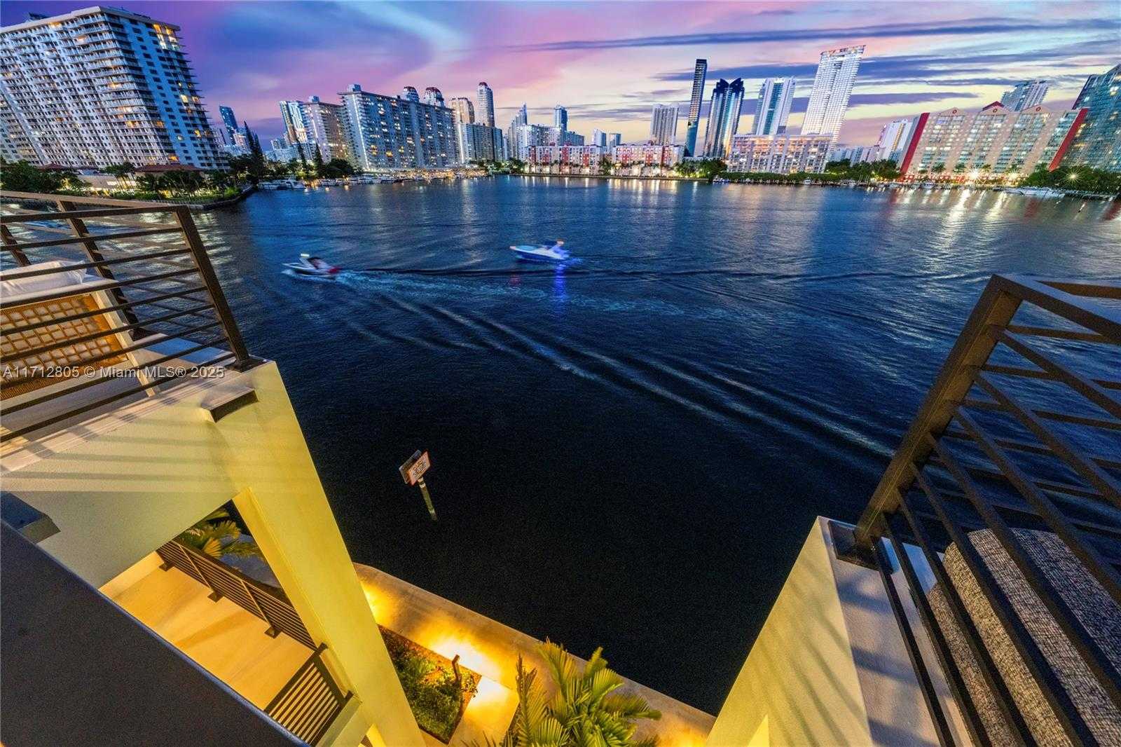 Small Image of 4014 NORTH EAST 167 ST, North Miami Beach Number 63