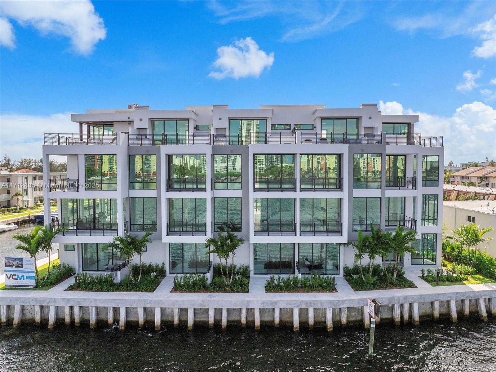 Small Image of 4014 NORTH EAST 167 ST, North Miami Beach Number 66