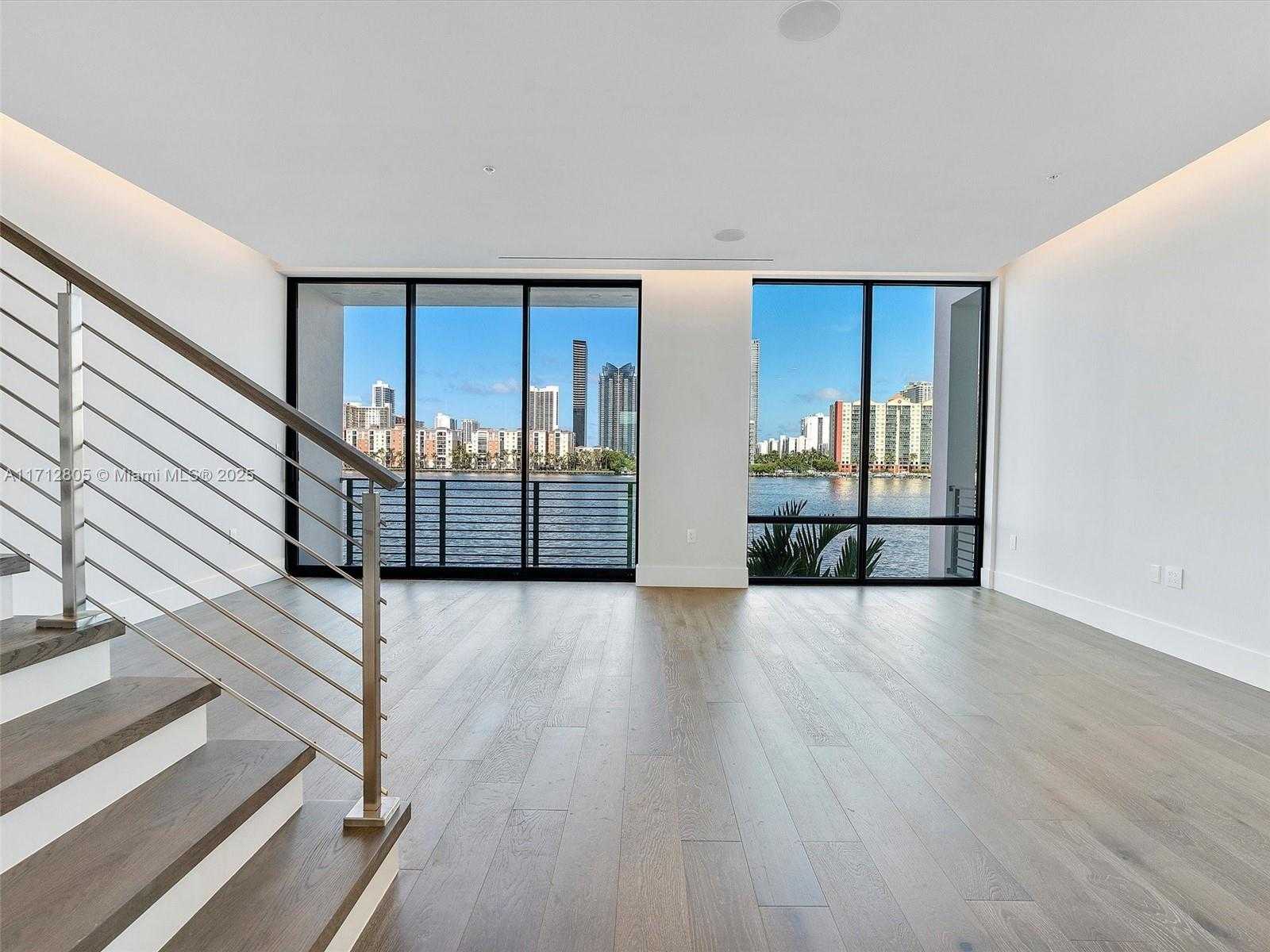 Small Image of 4014 NORTH EAST 167 ST, North Miami Beach Number 7