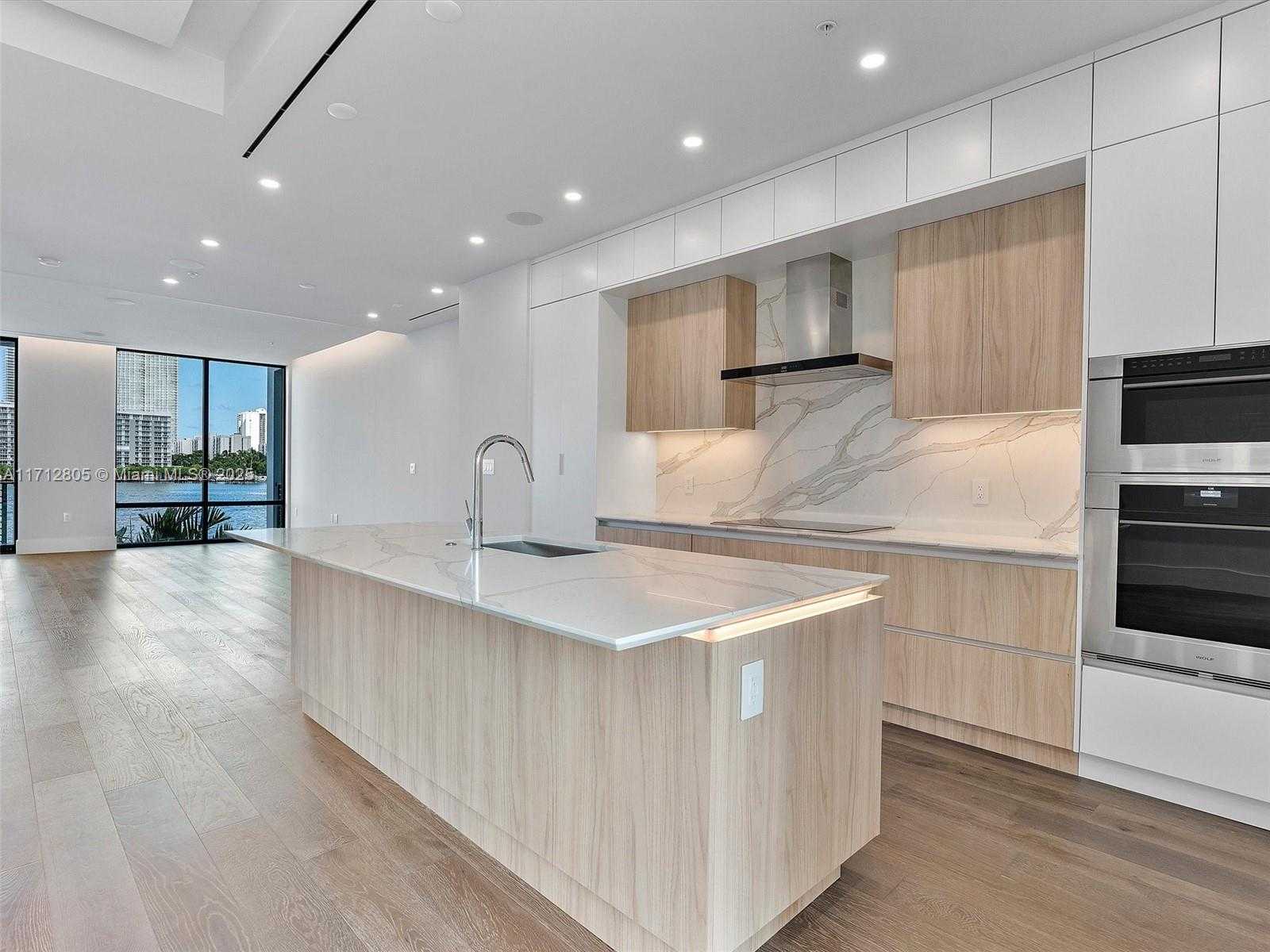 Small Image of 4014 NORTH EAST 167 ST, North Miami Beach Number 9