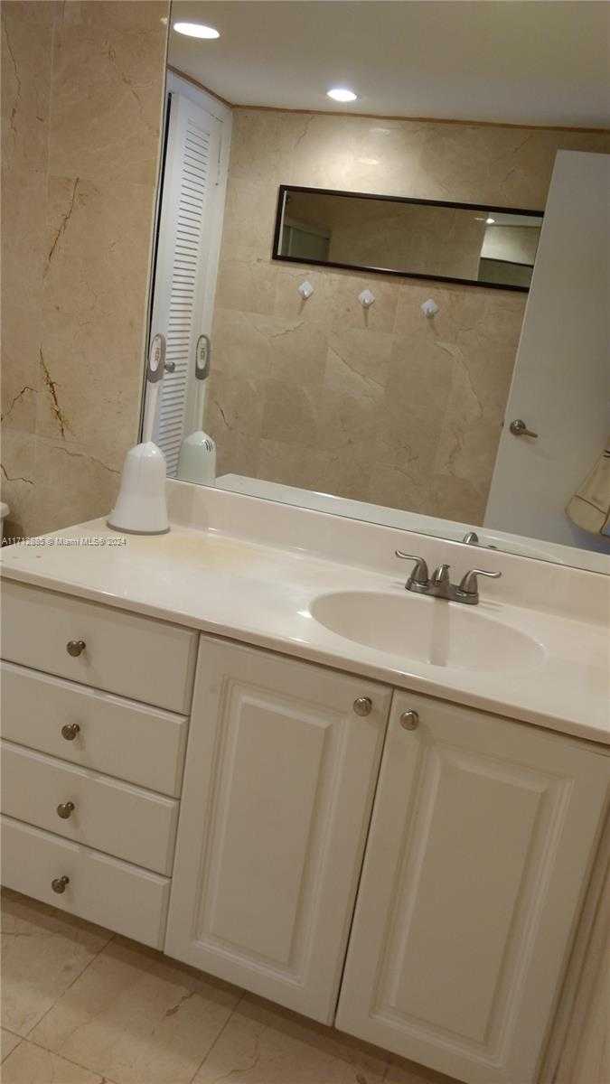 Small Image of 19390 COLLINS AVE #1014, Sunny Isles Beach Number 2