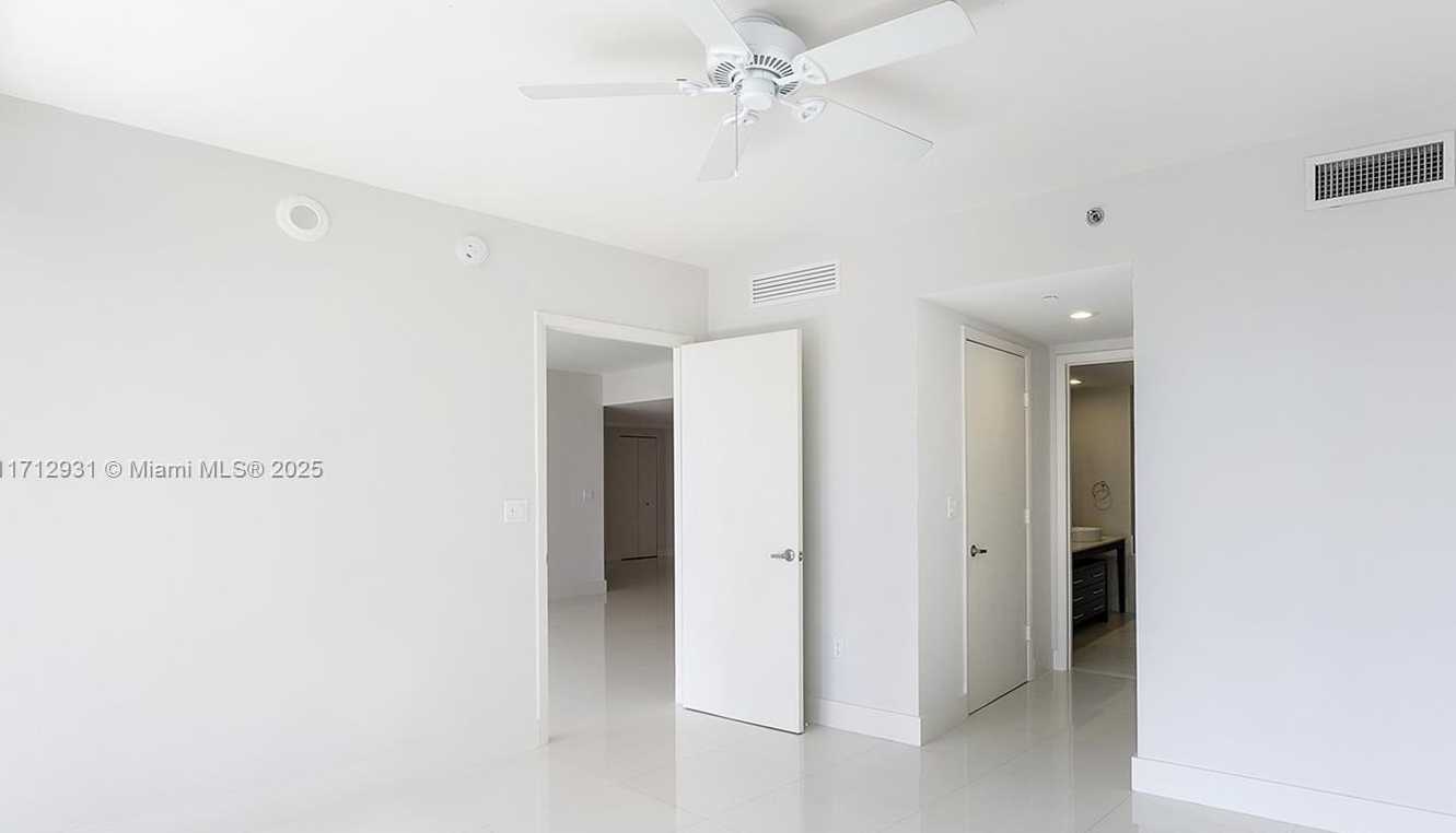 Small Image of 495 BRICKELL AVE #BAY407, Miami Number 12