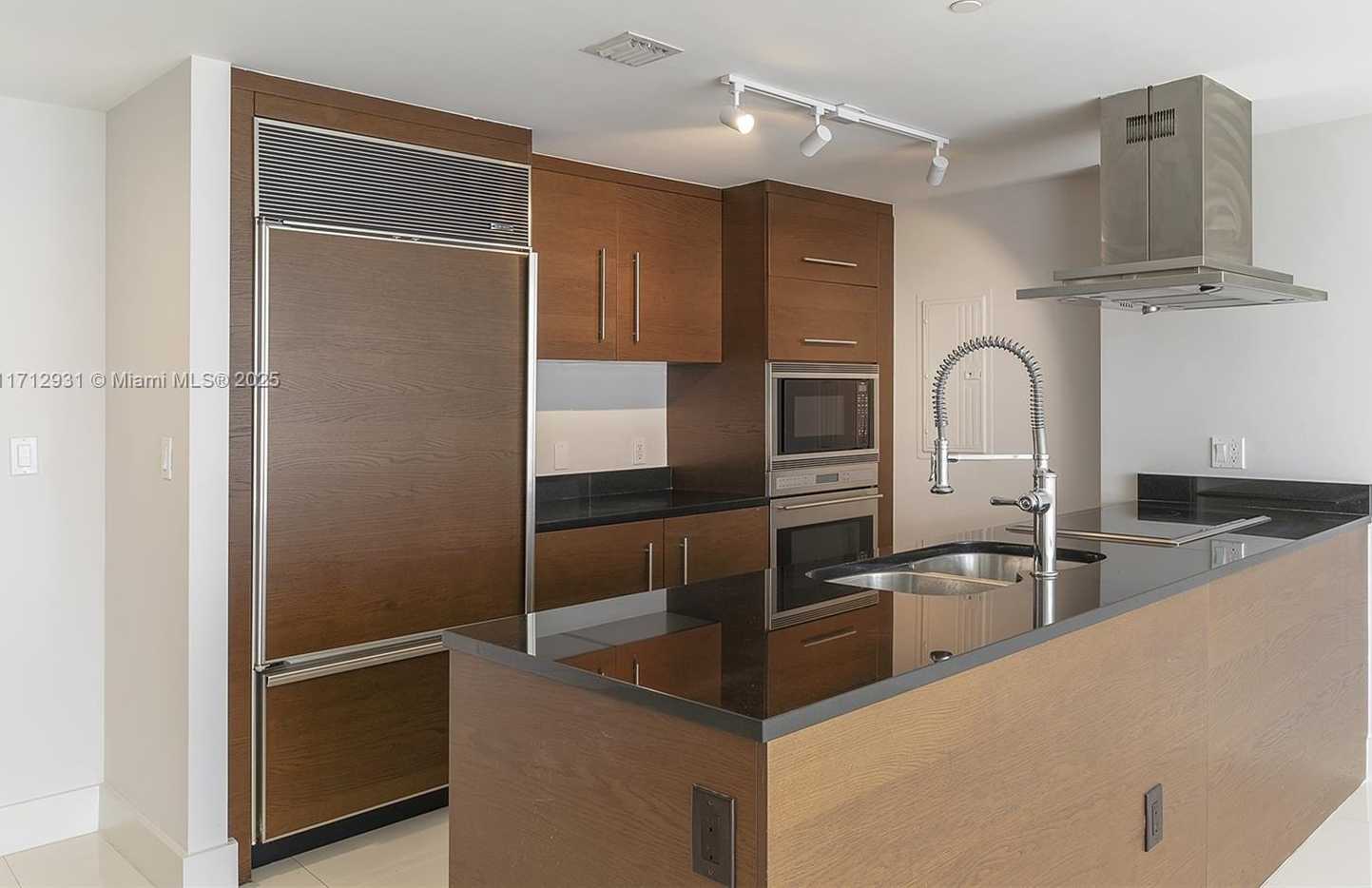 Small Image of 495 BRICKELL AVE #BAY407, Miami Number 3