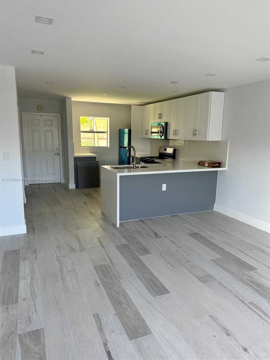 Small Image of 8600 SOUTH WEST 67TH AVE #906, Pinecrest Number 2