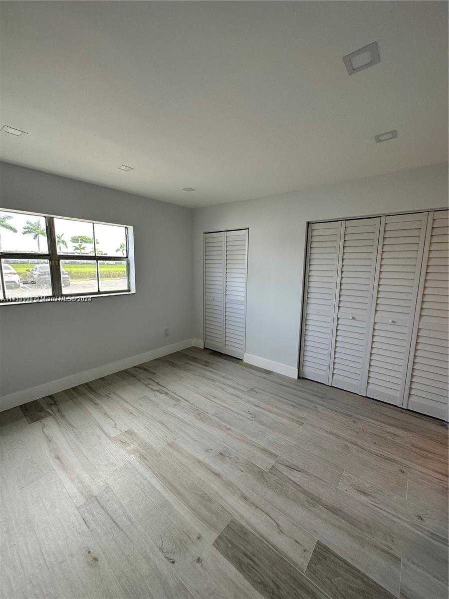 Small Image of 8600 SOUTH WEST 67TH AVE #906, Pinecrest Number 4