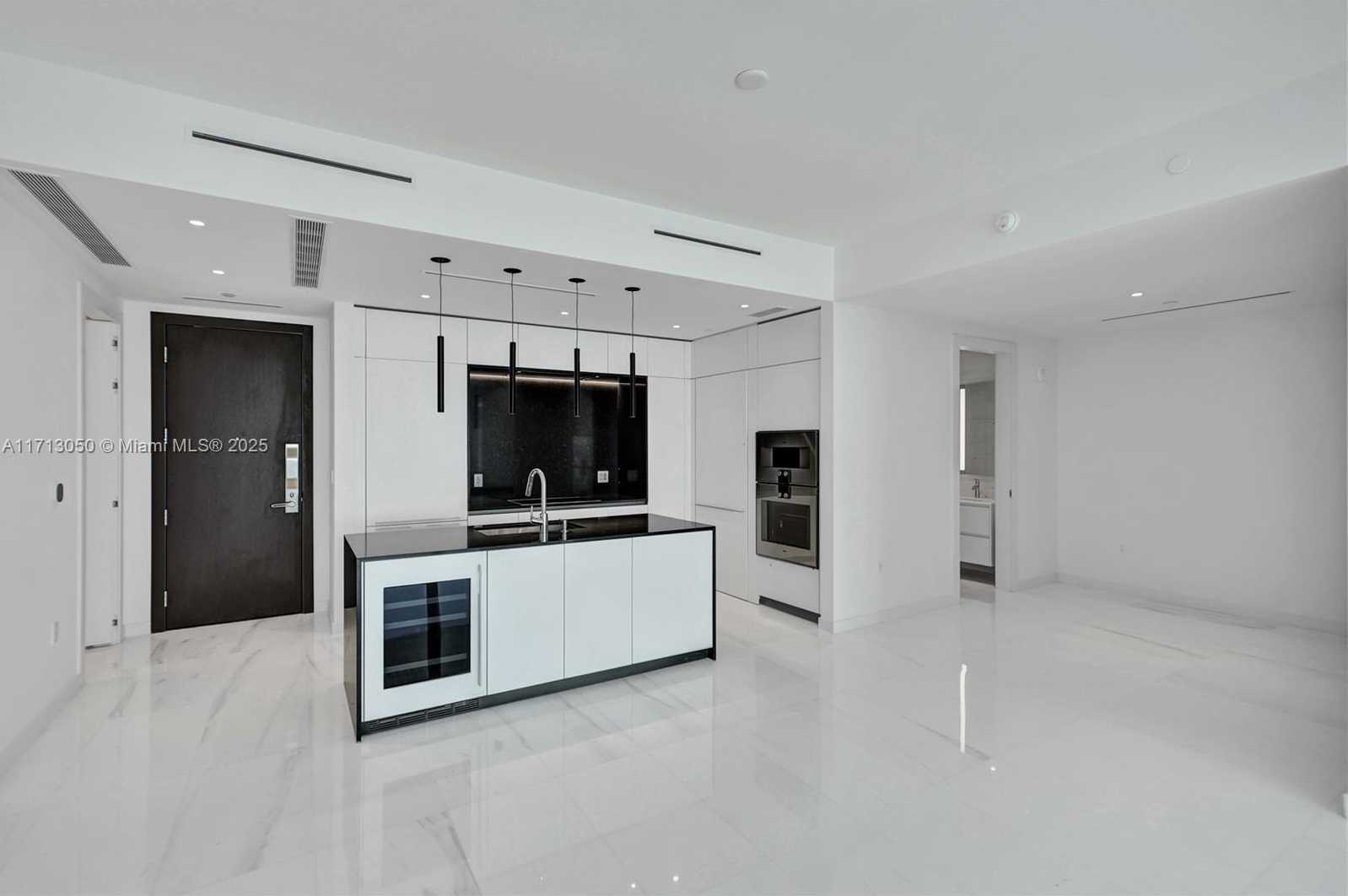 Small Image of 300 BISCAYNE BLVD WAY #3605, Miami Number 12
