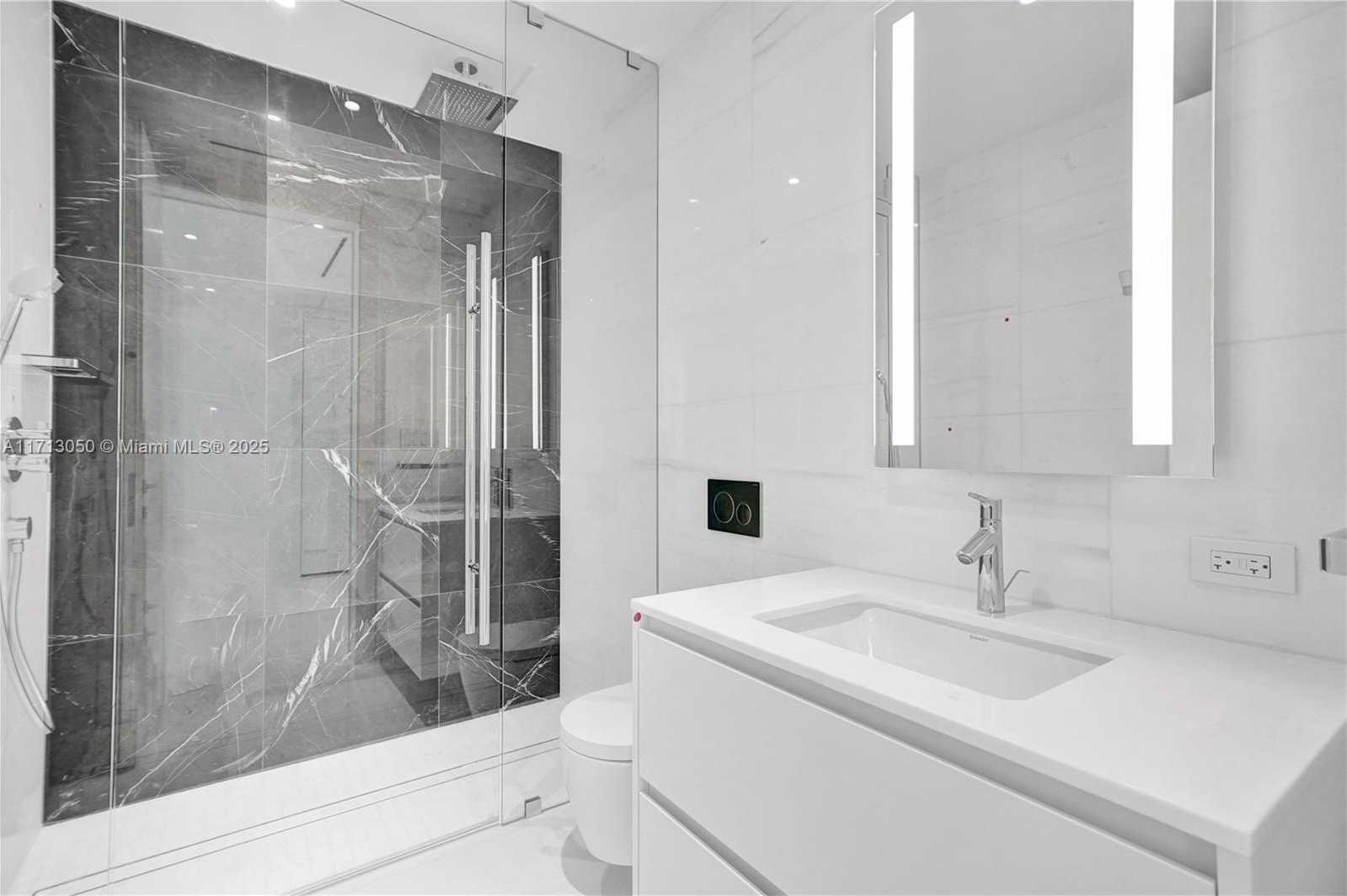 Small Image of 300 BISCAYNE BLVD WAY #3605, Miami Number 14