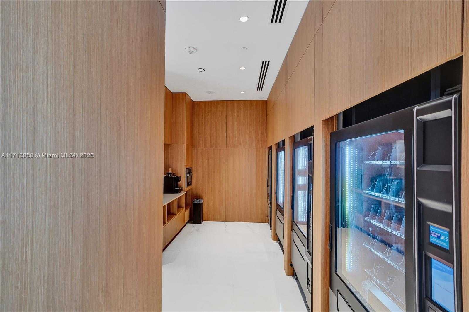 Small Image of 300 BISCAYNE BLVD WAY #3605, Miami Number 57
