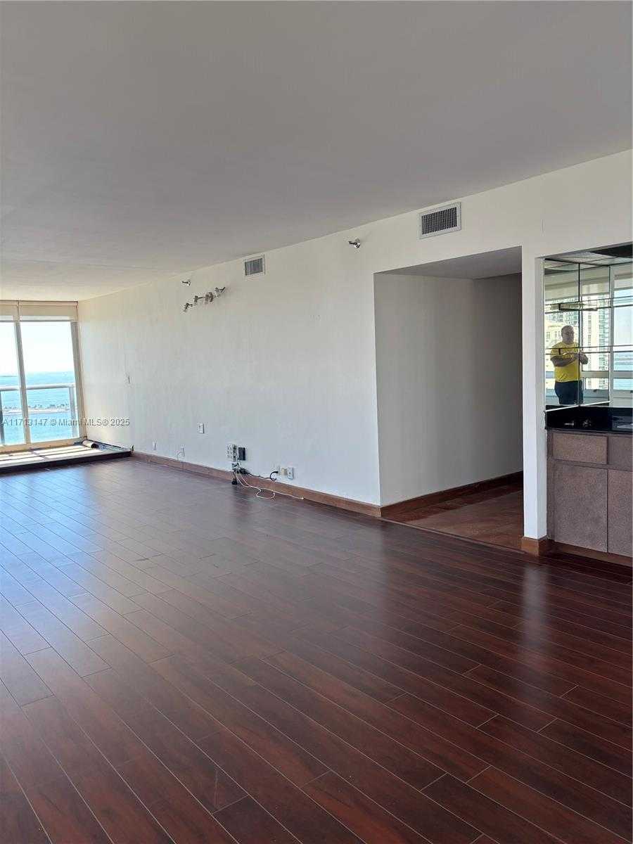 Small Image of 1541 BRICKELL AVE #C2705, Miami Number 14