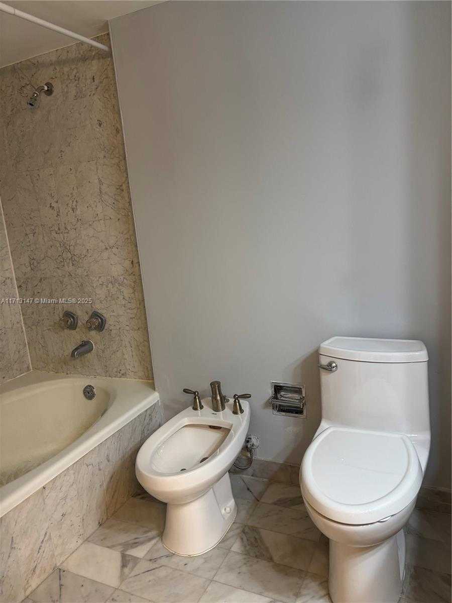 Small Image of 1541 BRICKELL AVE #C2705, Miami Number 5
