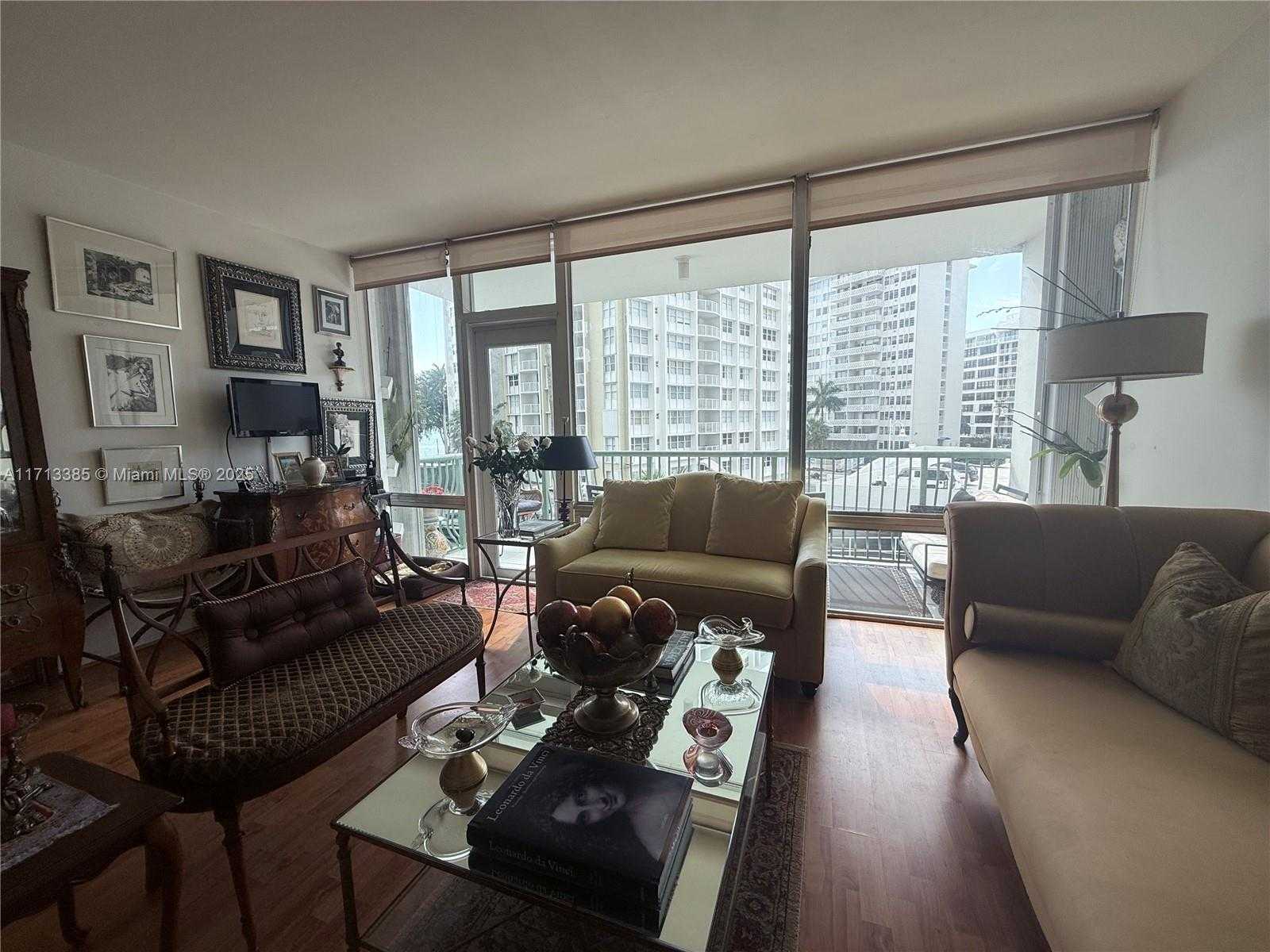 Small Image of 1408 BRICKELL BAY DR #303, Miami Number 13