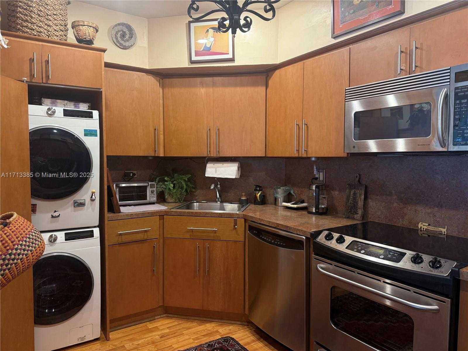 Small Image of 1408 BRICKELL BAY DR #303, Miami Number 16