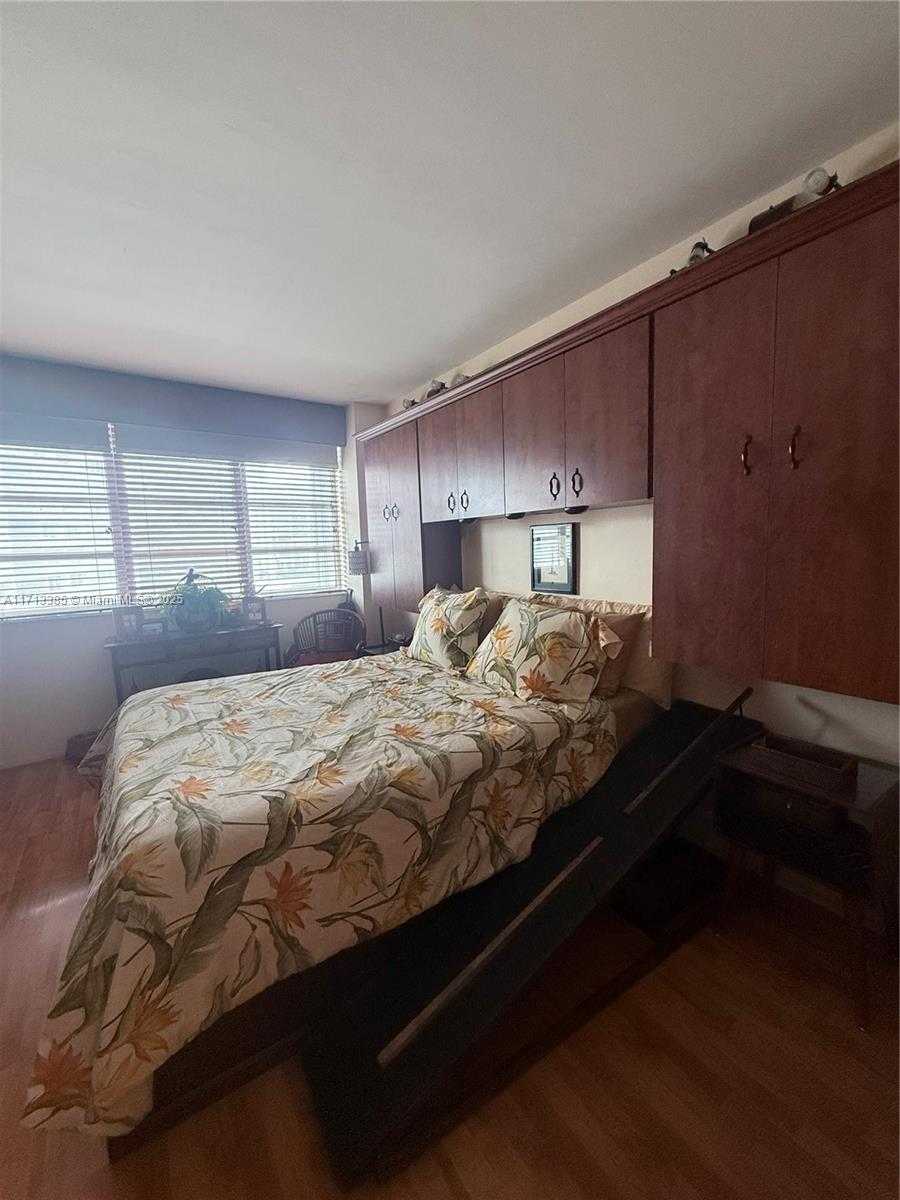 Small Image of 1408 BRICKELL BAY DR #303, Miami Number 22