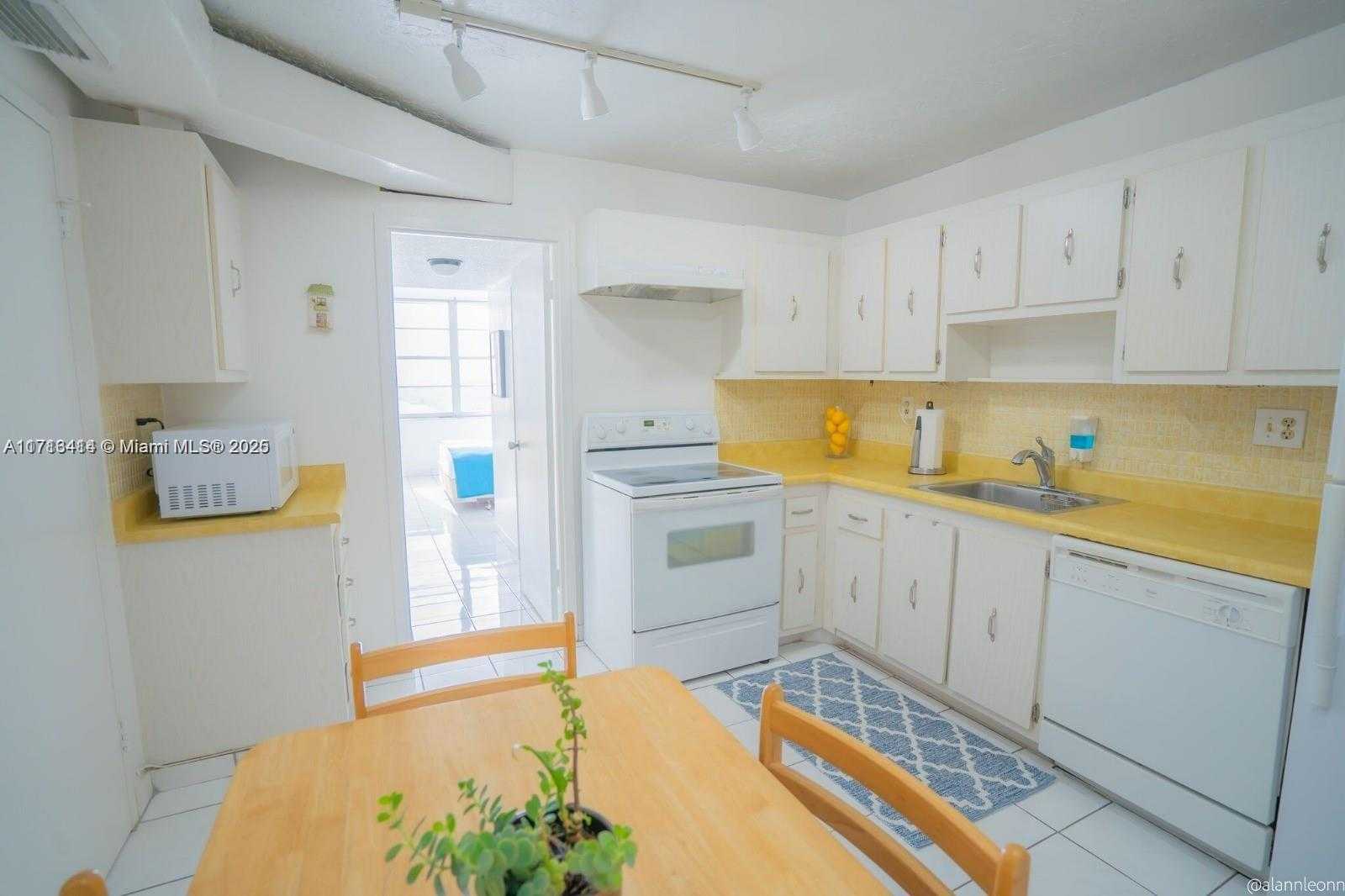 Small Image of 301 174 #2208, Sunny Isles Beach Number 10