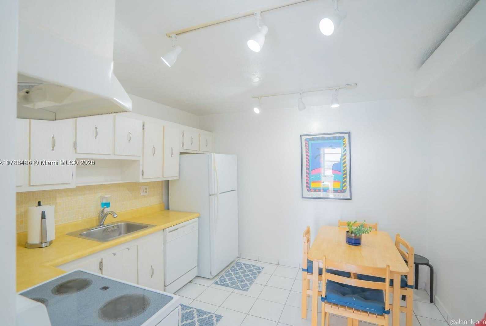Small Image of 301 174 #2208, Sunny Isles Beach Number 11