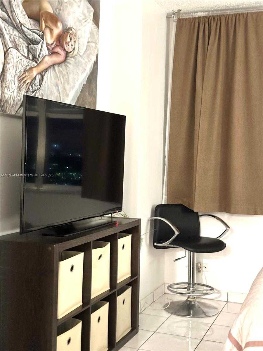 Small Image of 301 174 #2208, Sunny Isles Beach Number 16