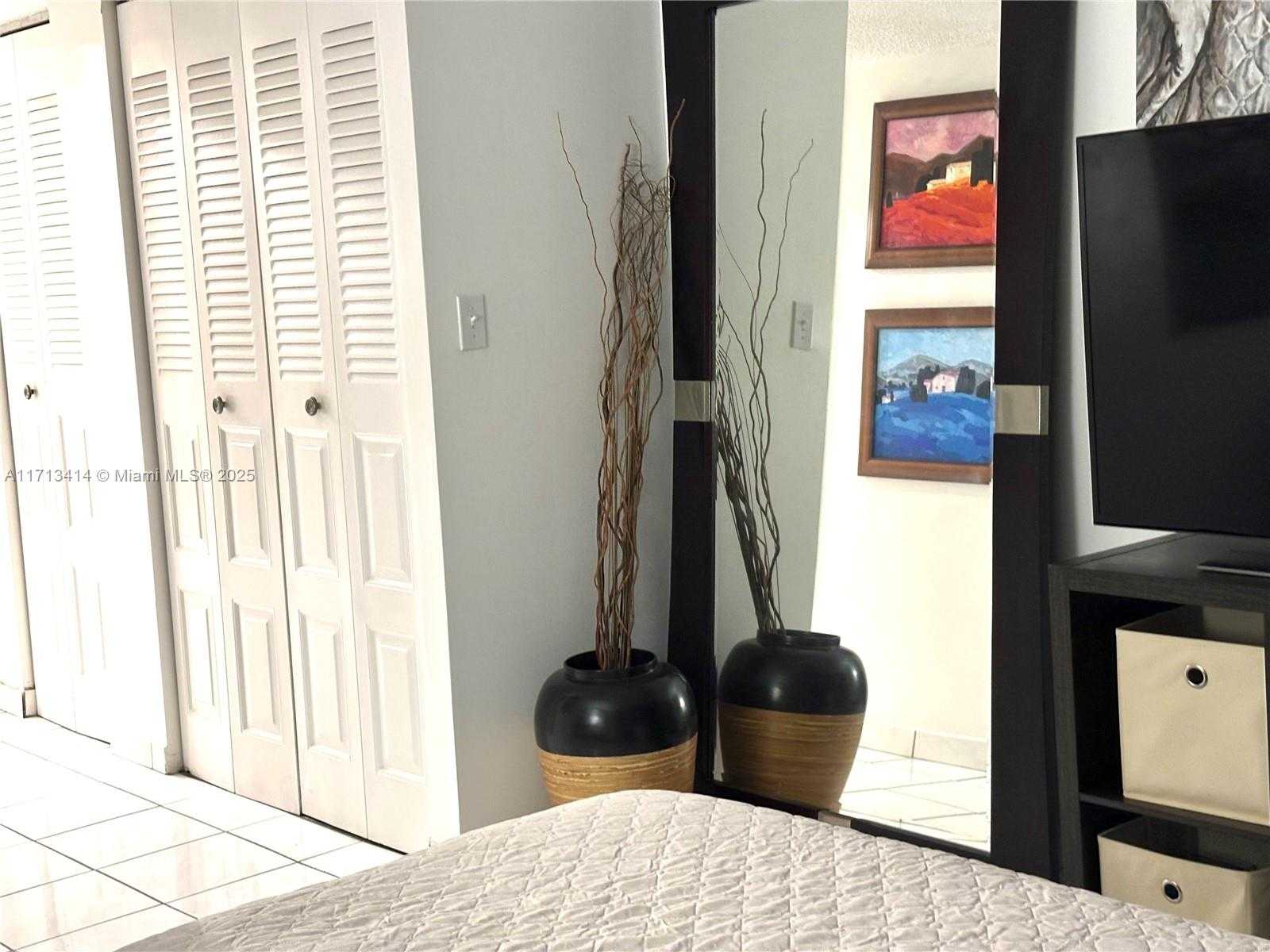 Small Image of 301 174 #2208, Sunny Isles Beach Number 17