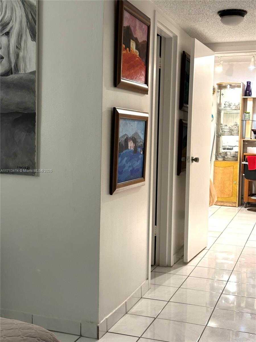 Small Image of 301 174 #2208, Sunny Isles Beach Number 18
