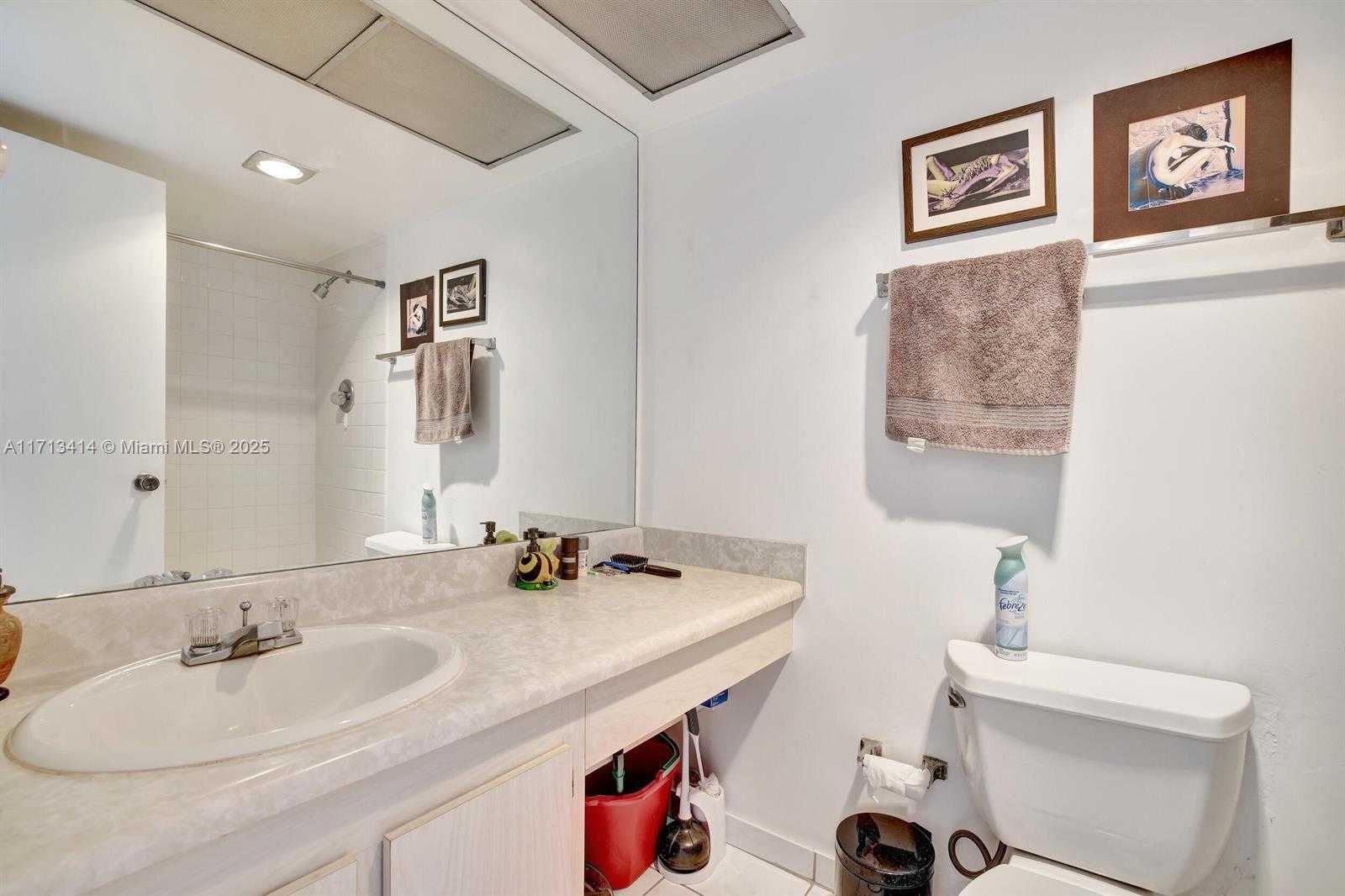 Small Image of 301 174 #2208, Sunny Isles Beach Number 19