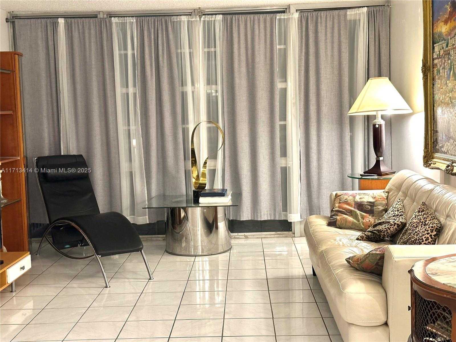 Small Image of 301 174 #2208, Sunny Isles Beach Number 2
