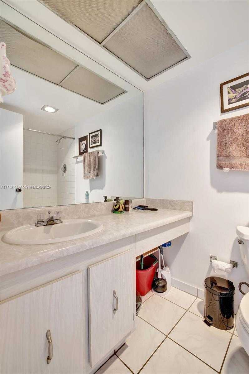 Small Image of 301 174 #2208, Sunny Isles Beach Number 22