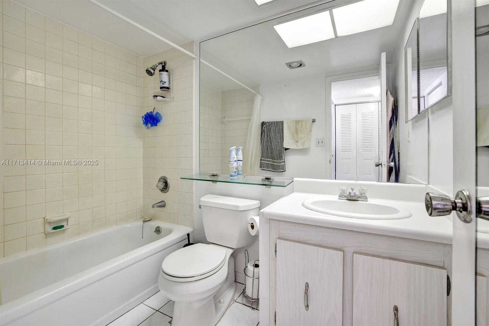 Small Image of 301 174 #2208, Sunny Isles Beach Number 23