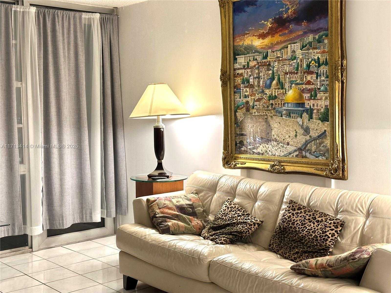 Small Image of 301 174 #2208, Sunny Isles Beach Number 3