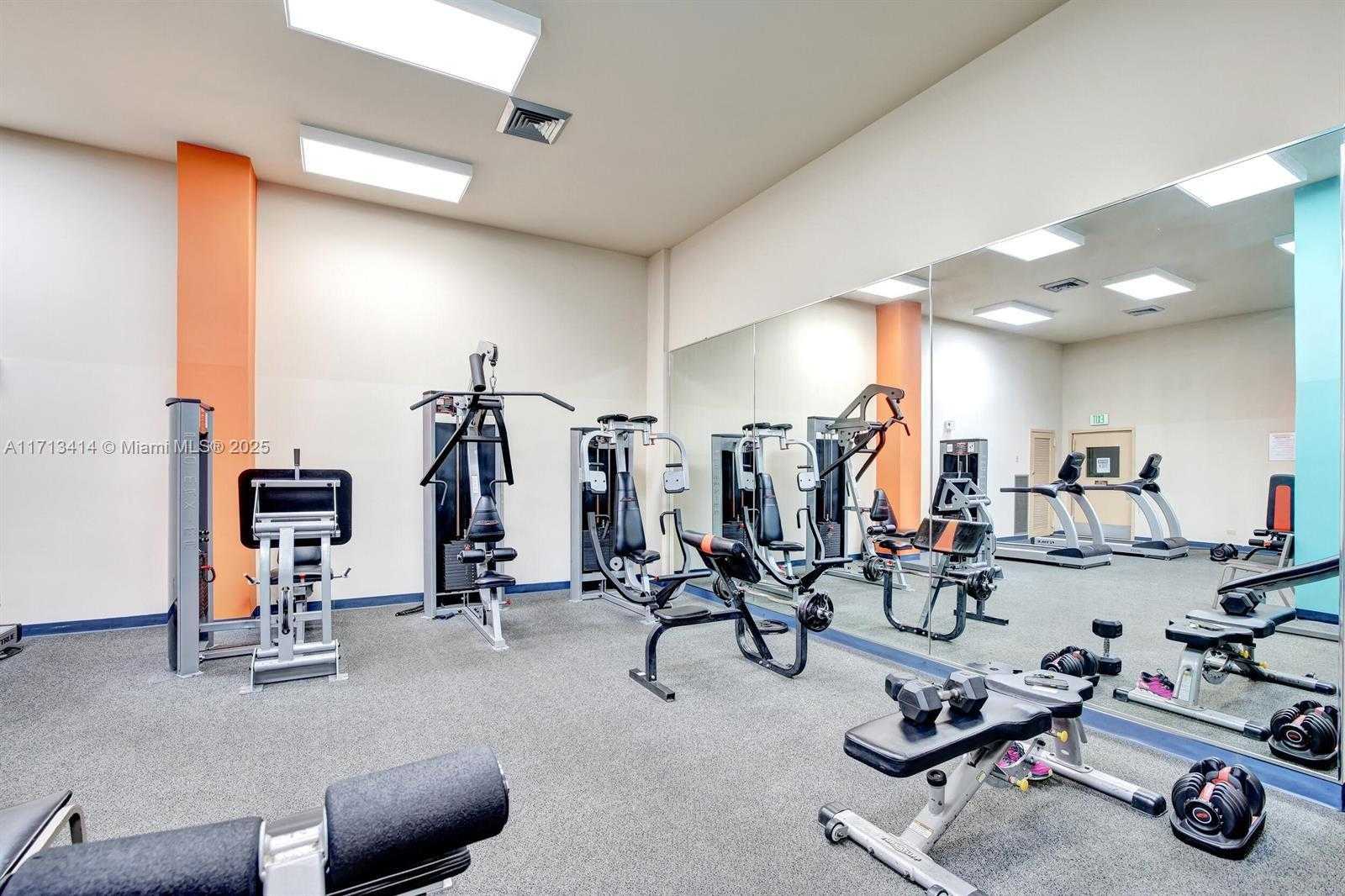 Small Image of 301 174 #2208, Sunny Isles Beach Number 32