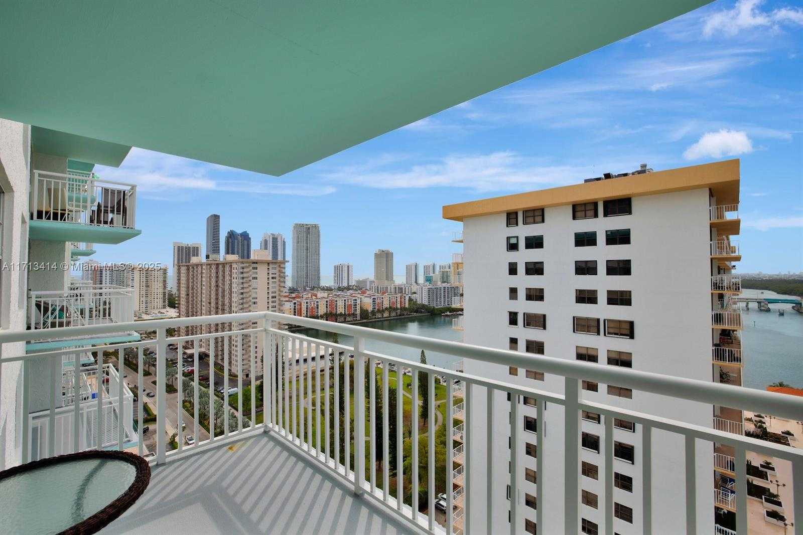 Small Image of 301 174 #2208, Sunny Isles Beach Number 34
