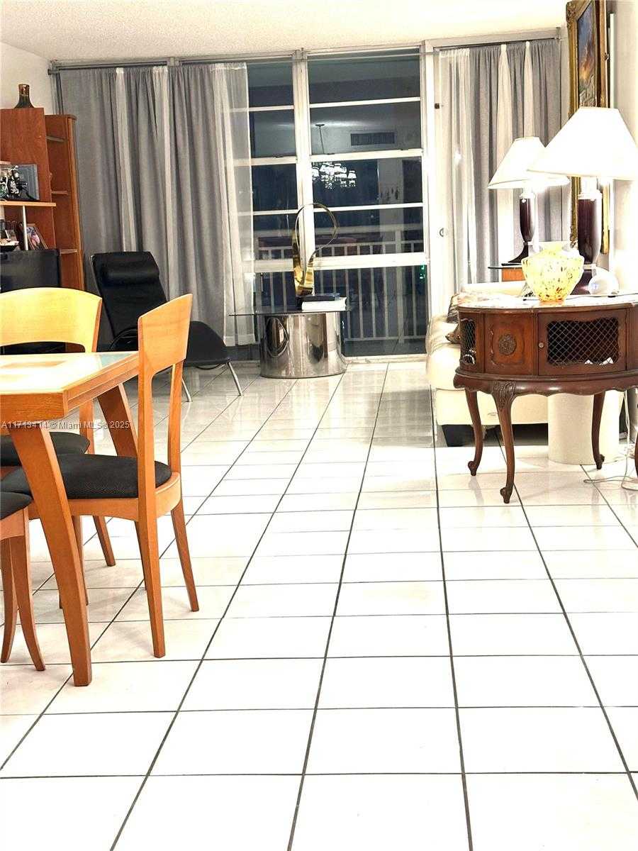 Small Image of 301 174 #2208, Sunny Isles Beach Number 5