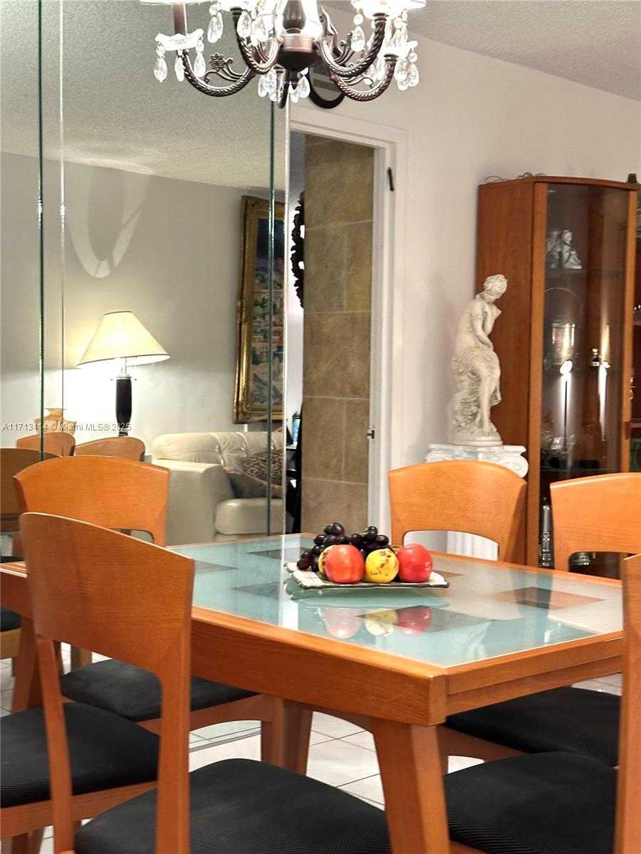 Small Image of 301 174 #2208, Sunny Isles Beach Number 6