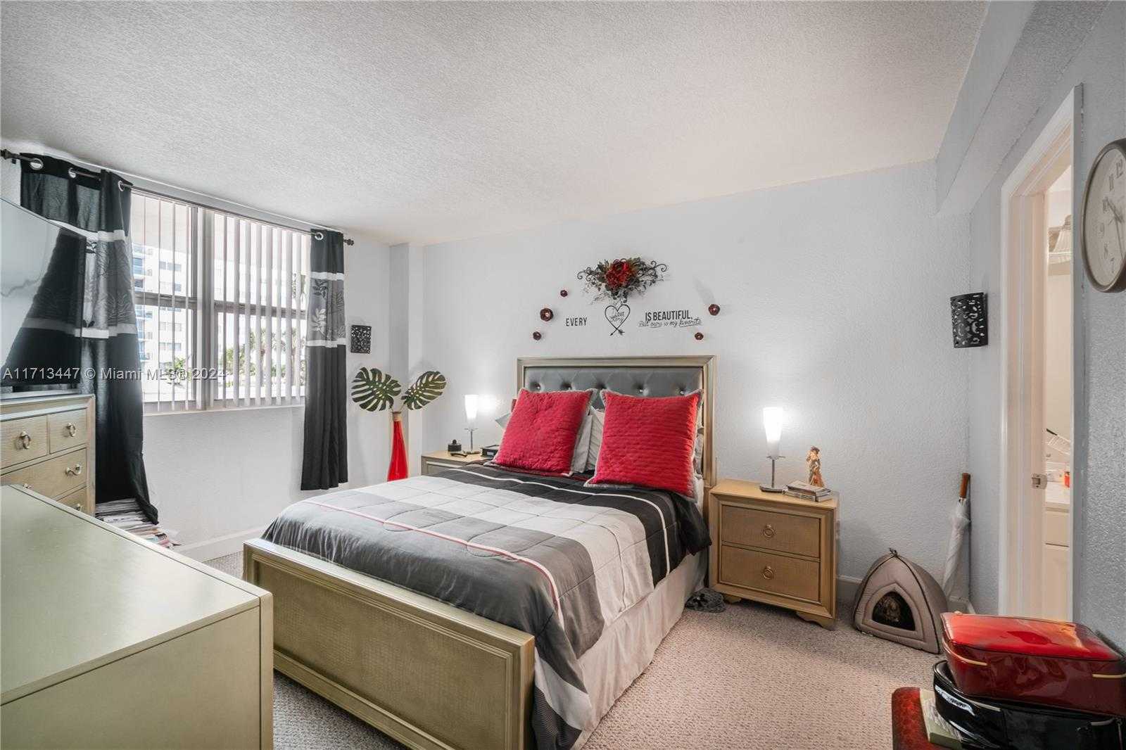 Small Image of 7501 EAST TREASURE DR #1K, North Bay Village Number 17