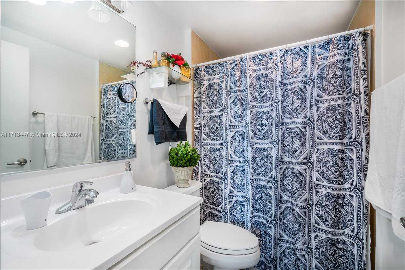 Small Image of 7501 EAST TREASURE DR #1K, North Bay Village Number 18